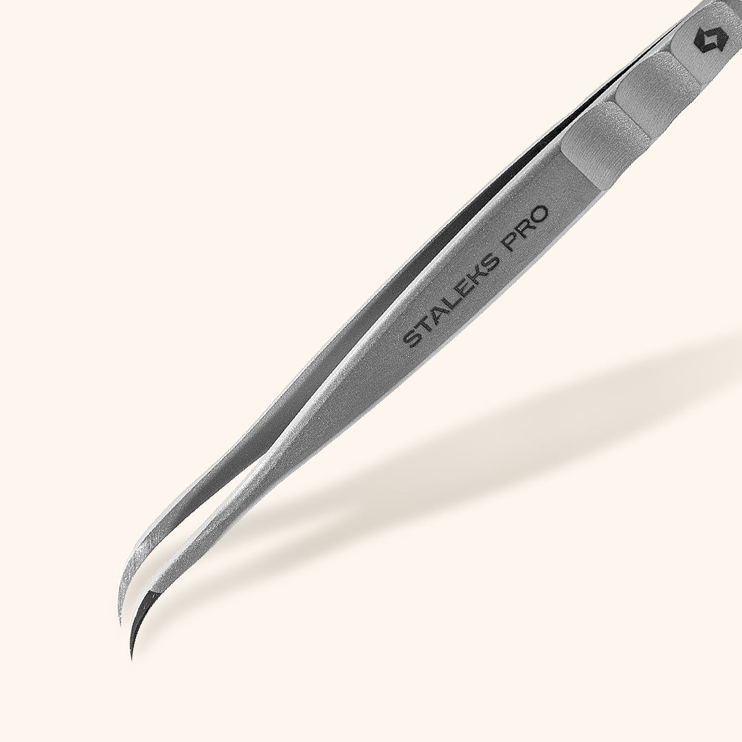 Mega volume lash tweezers for volume lash extensions